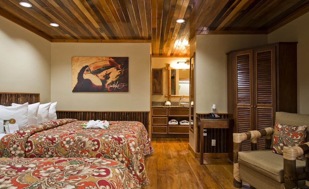 Jungle Deluxe, 2 Queen Beds