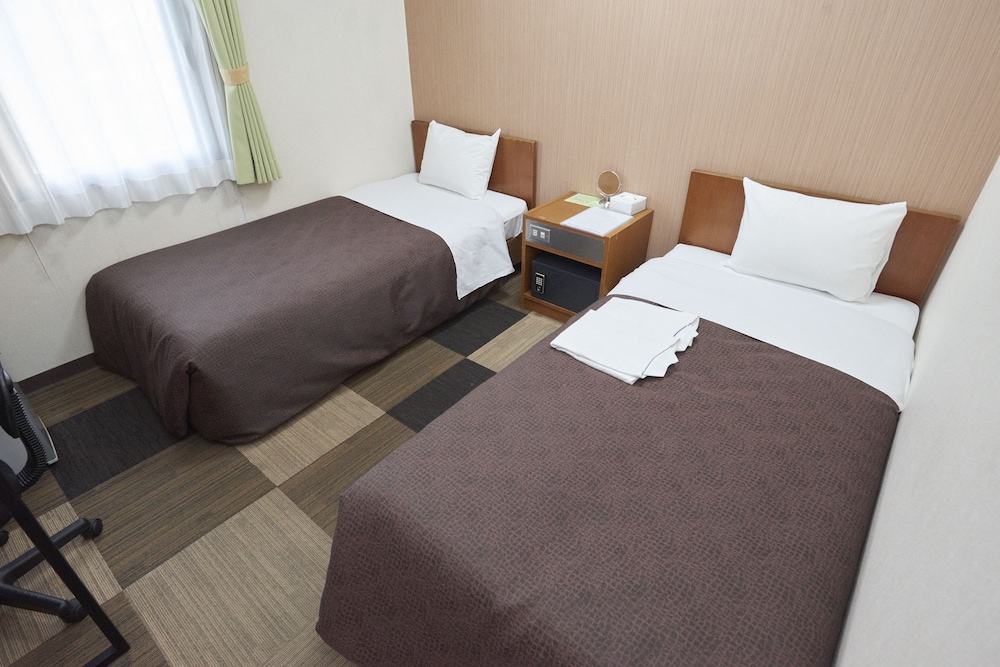 Economy Twin Room, Non Smoking photo 2