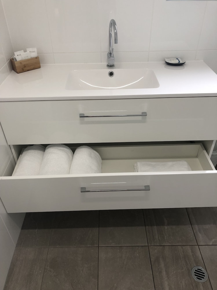 Standard Room, Multiple Beds, Non Smoking (Upgrade) - Photo 5