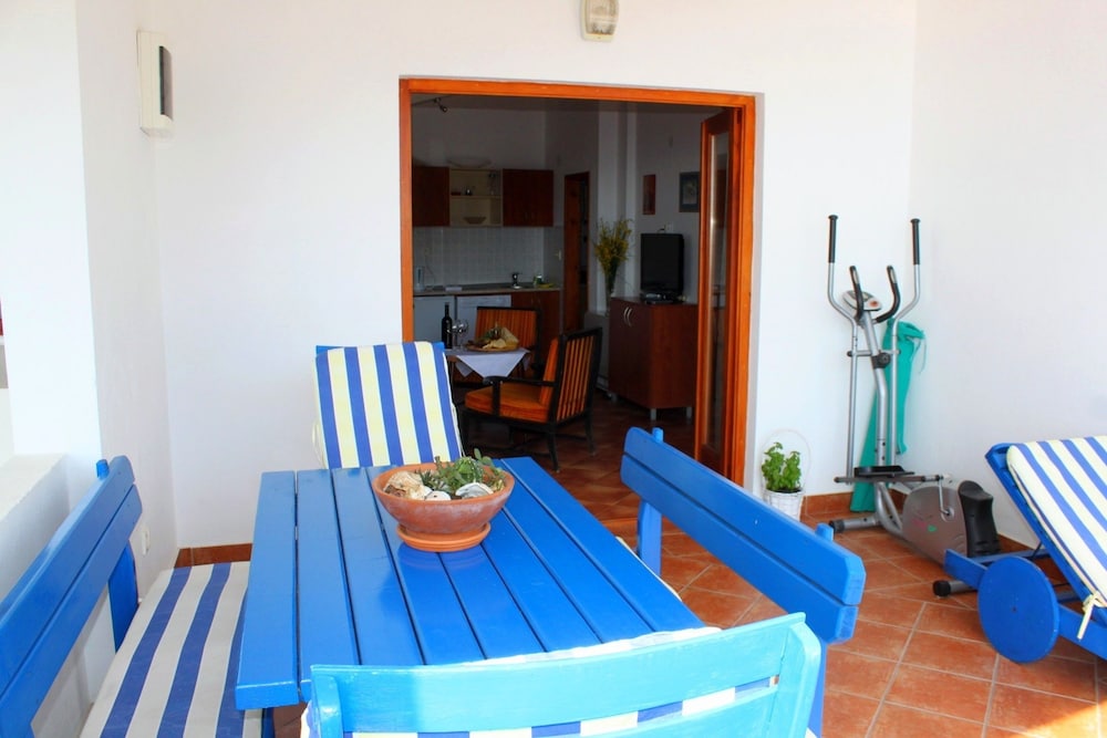 Family Apartment, 2 Bedrooms, Sea View, Sea Facing photo 3