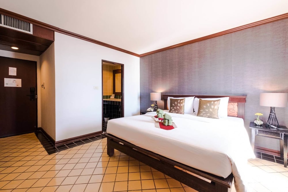 Deluxe Room - Photo 15
