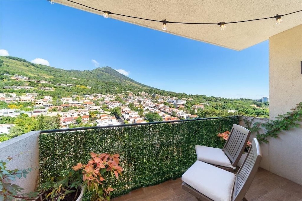 Deluxe Apartment, 3 Bedrooms, Mountain View photo 2