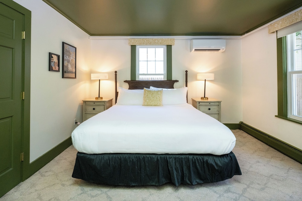 Standard Room, 1 Queen Bed (Whitlock Inn)