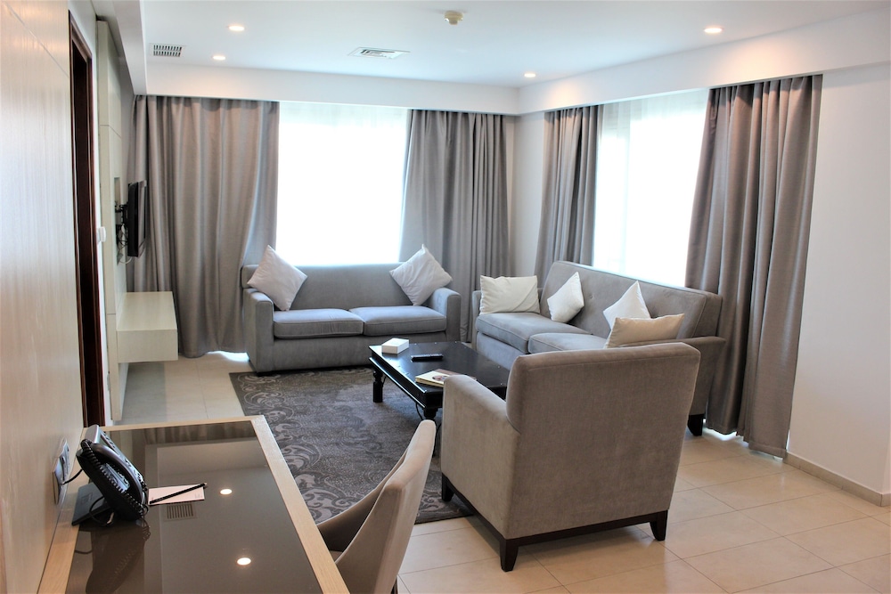 Room, 3 Bedrooms - Photo 5