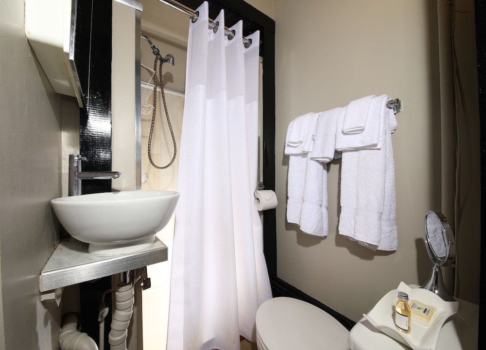 Colonel J.H. Gray Suite 2 photo 2