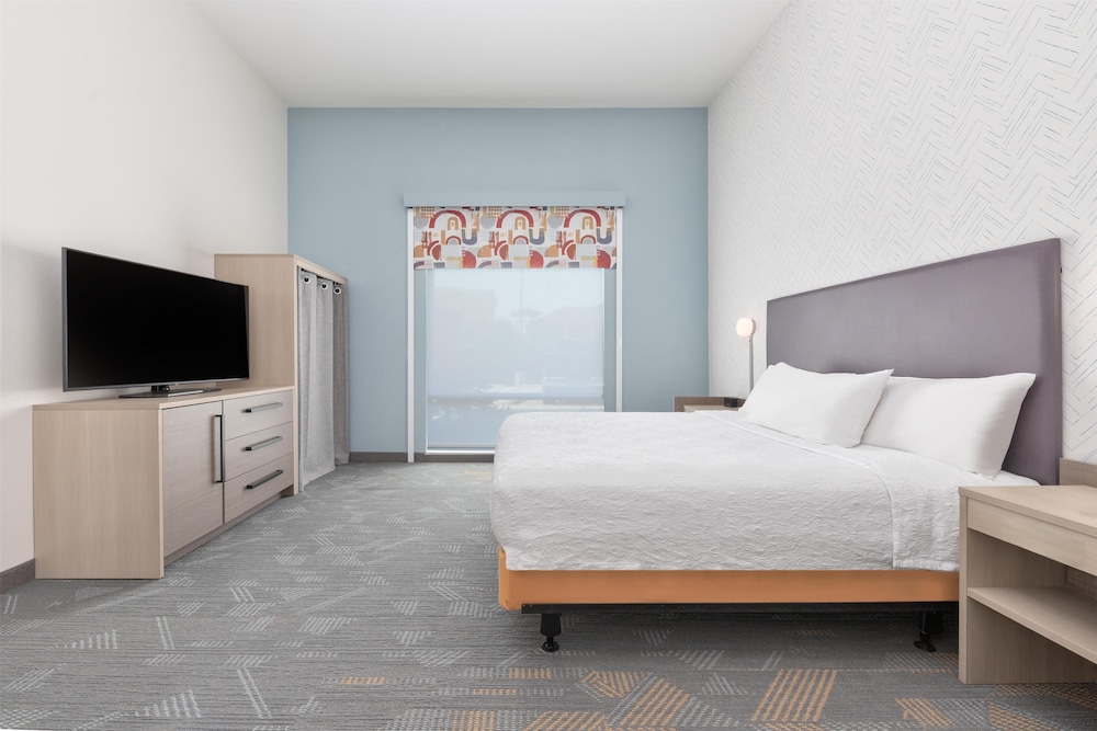 Suite, 1 King Bed, Accessible (Roll-In Shower) - Photo 6