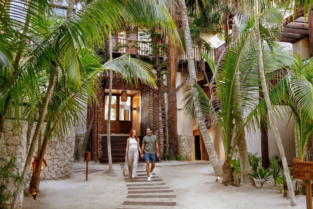 Casa Zamna Tropical View Double w Queen Beds