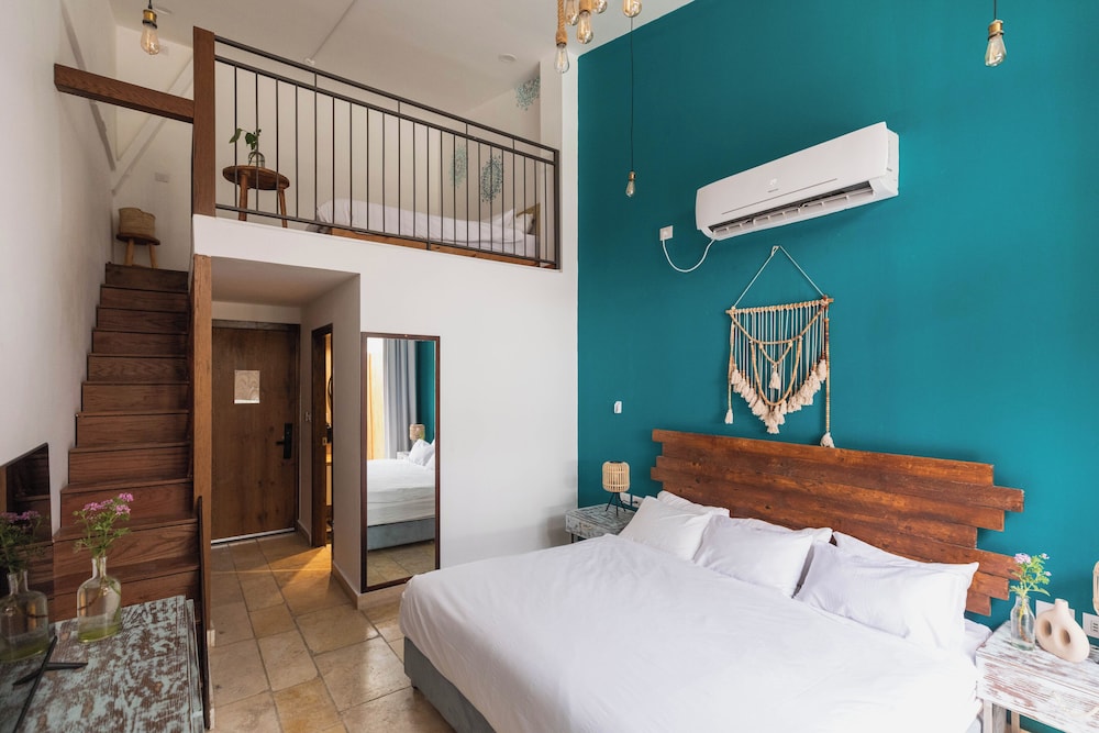 Gallery with Balcony and Jacuzzi photo 1