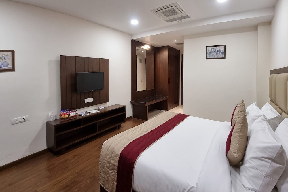 Superior Room, 1 King Bed, Non Smoking - Photo 4