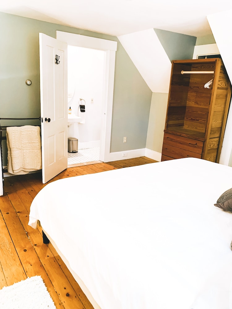 Comfort Room, 1 King Bed photo 2
