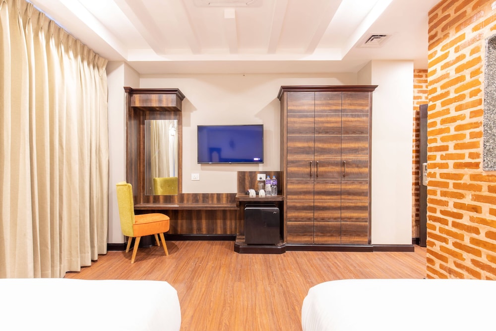 Deluxe Room - Photo 8