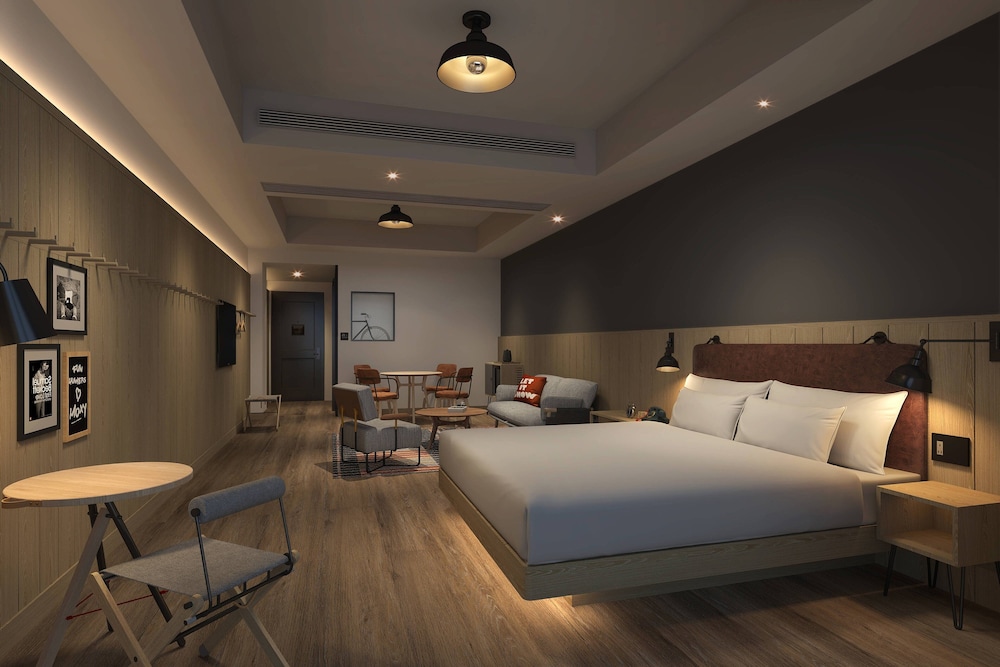 Premium Room, 1 Queen Bed, City View - Photo 2