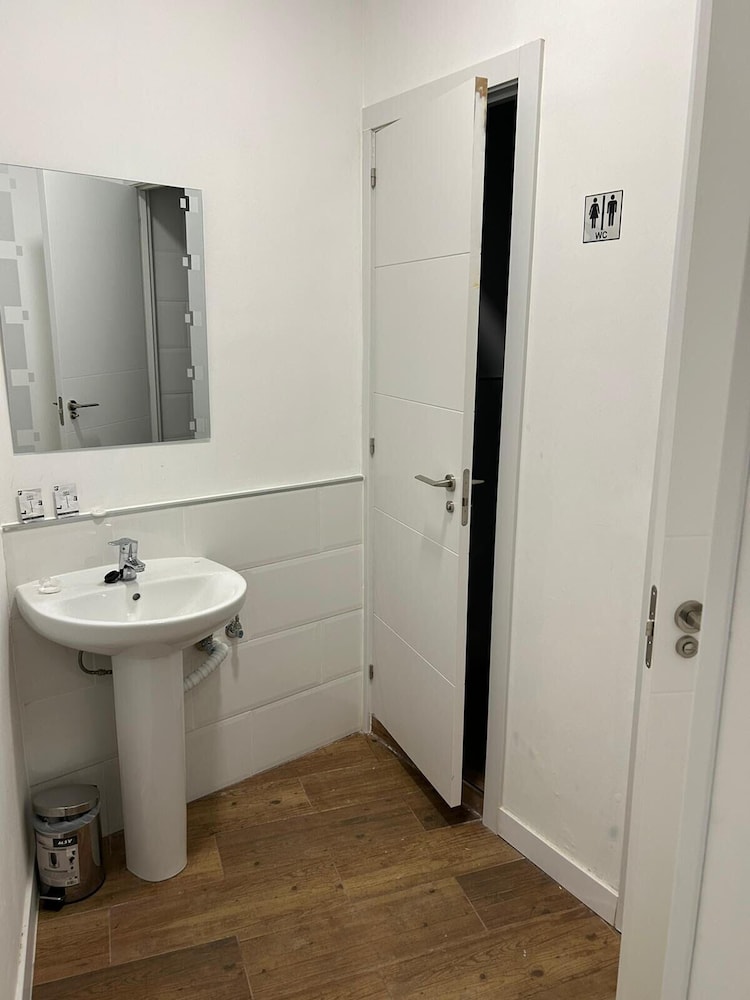 Basic Room (Double Small with Shared Bathroom) photo 2