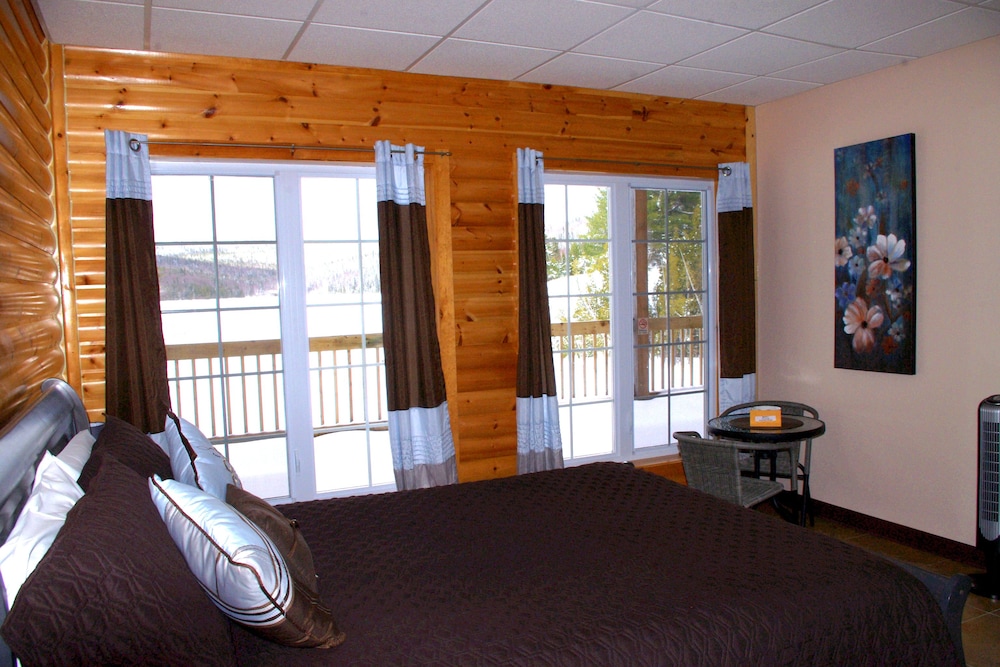 Room 5, 1 Queen Bed photo 1