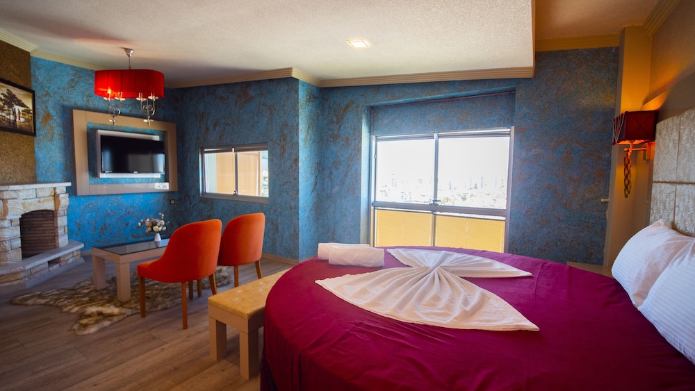 Royal Room, 1 King Bed, Smoking, Sea View
