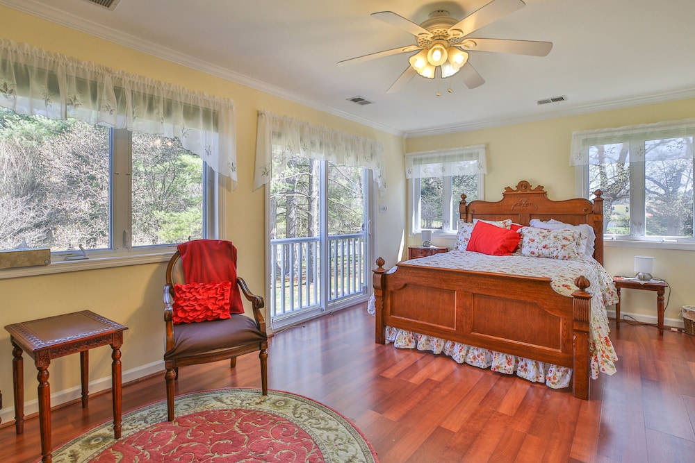 Comfort Double or Twin Room, 1 Queen Bed, Accessible, Courtyard View photo 2