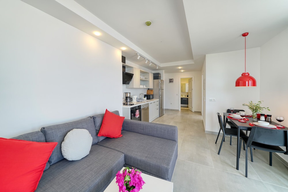 Superior Condo, Sea Facing