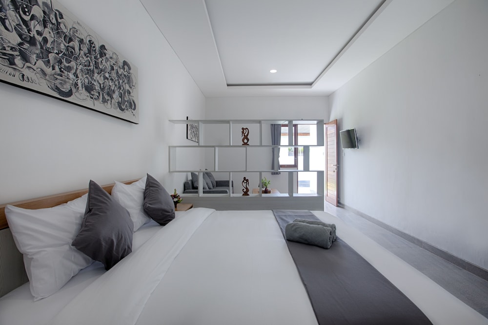 Deluxe Ground Floor - Photo 2