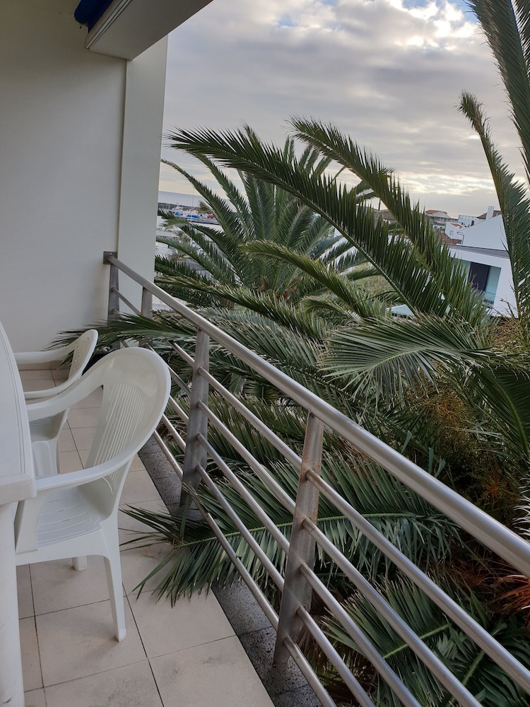 Comfort Room, 1 Queen Bed, Pool Access, Marina View photo 3