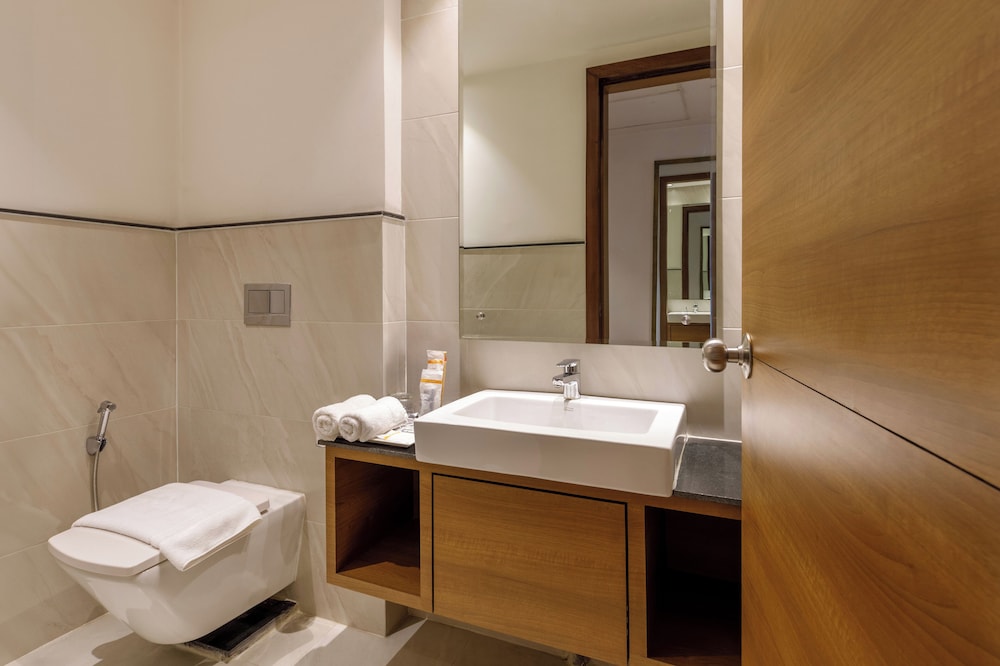 Junior Suite with Balcony - Photo 10