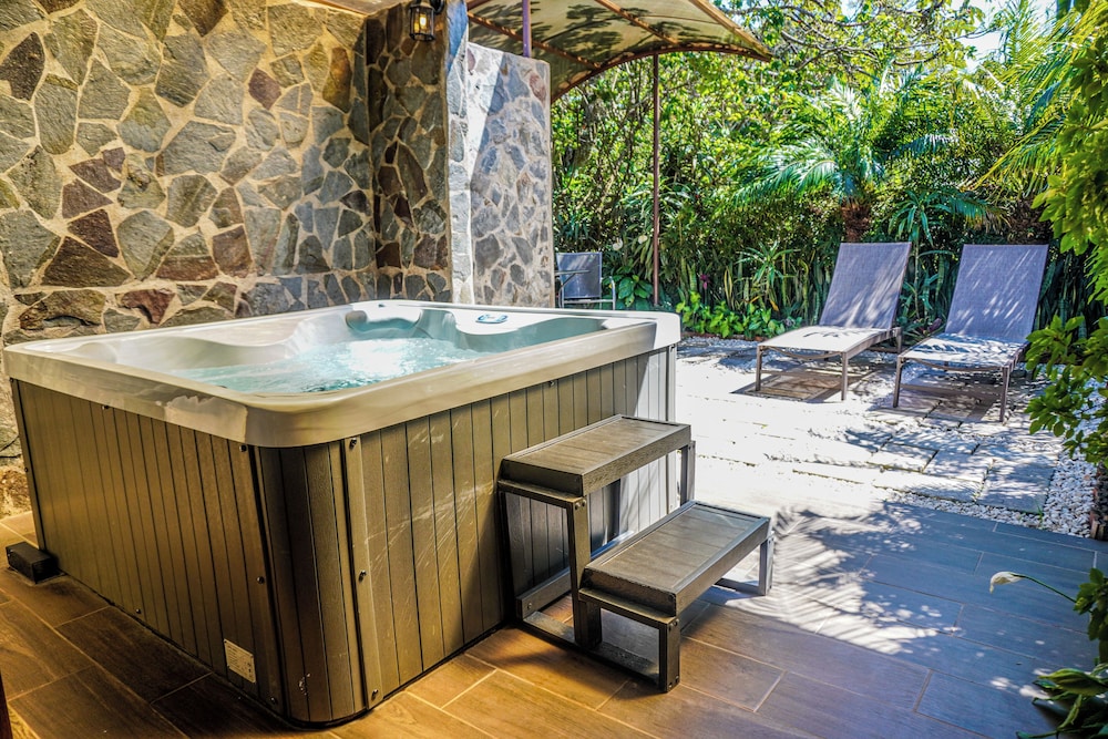 Garden Superior With Jacuzzi - Photo 2