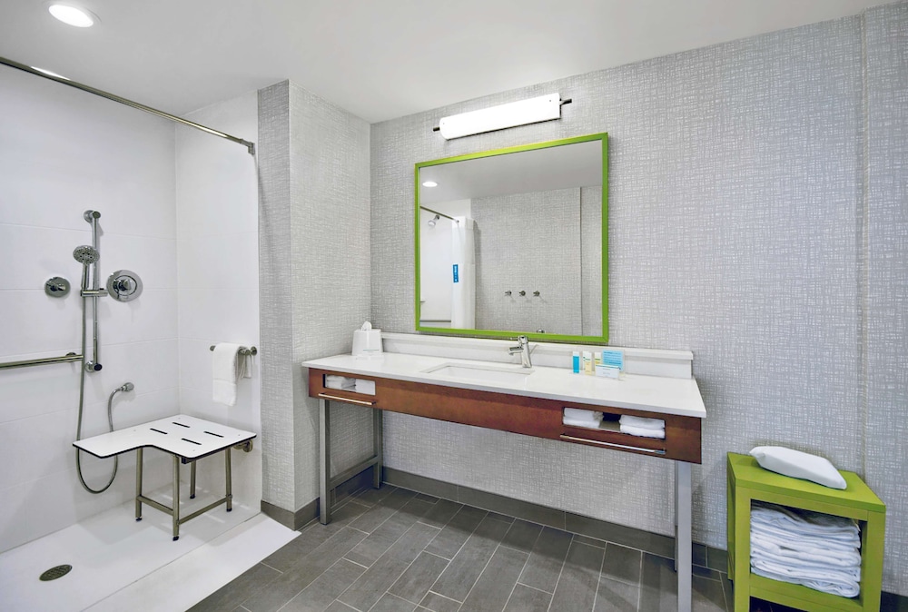 Suite, 1 King Bed, Accessible (Mobility & Hearing, Roll-In Shower) - Photo 5
