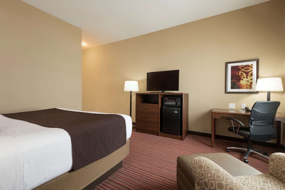 Standard Room, 1 King Bed, Accessible, Non Smoking photo 3
