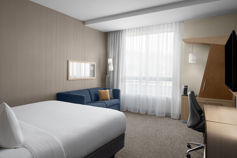 Room, 1 King Bed with Sofa bed (Mobility Accessible, Tub) - Photo 3