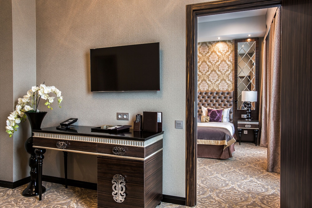 Luxury Suite photo 2