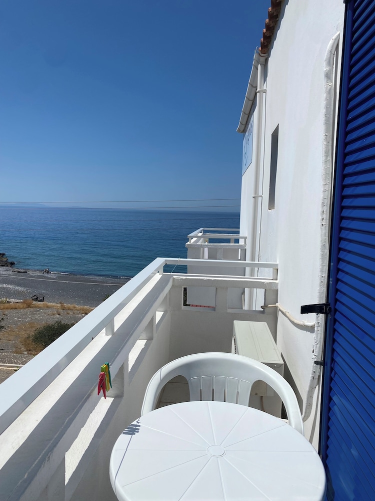 Quadruple Room, Balcony, Partial Sea View photo 3