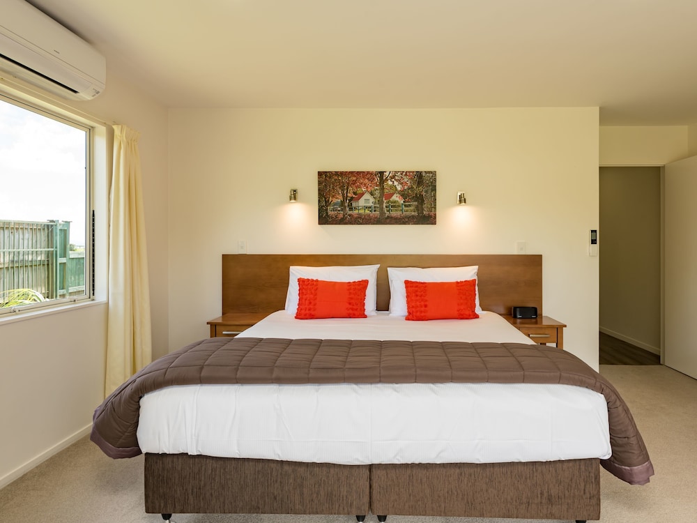 Two Bedroom Suite - Photo 5