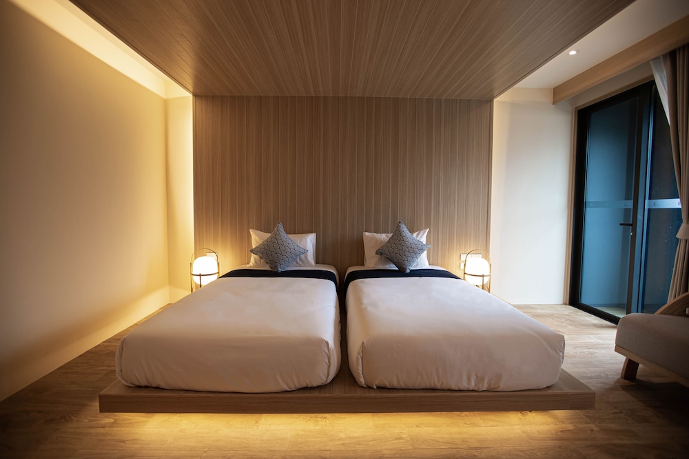 Superior Twin Room, 2 Twin Beds, Mountain View photo 2