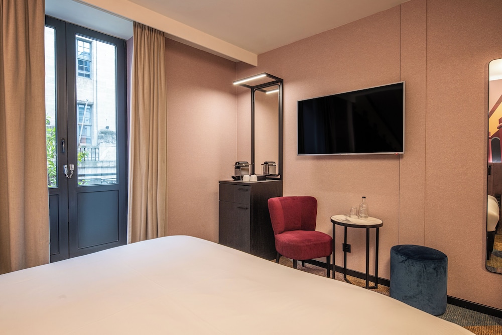 Medium Room photo 1