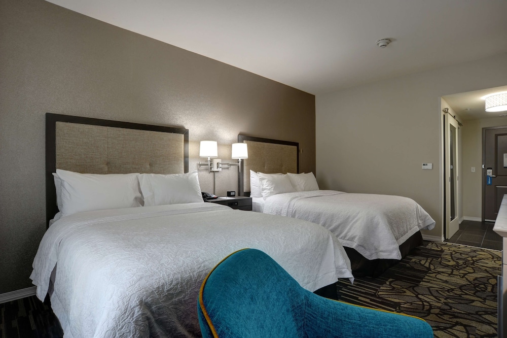 Room, 2 Queen Beds, Non Smoking, Refrigerator & Microwave photo 3