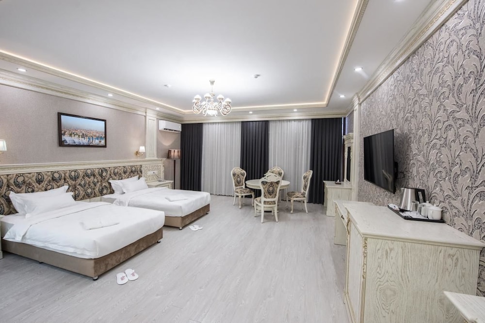Executive Room - Photo 1