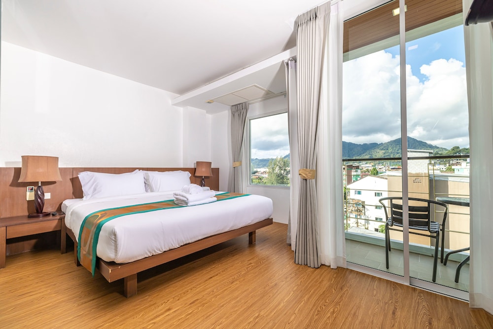 Deluxe Double Room, 1 King Bed, City View