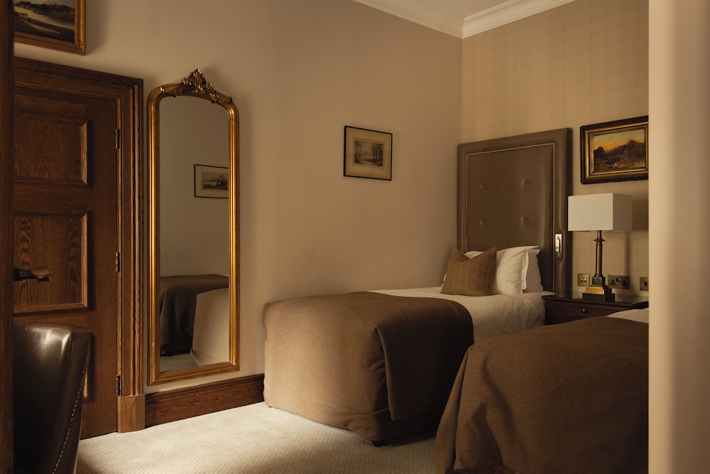 Superior Family Suite photo 3