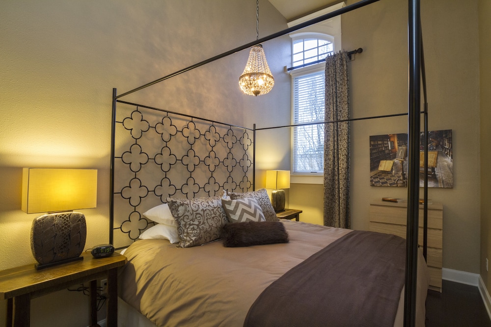 Traditional Apartment, 2 Bedrooms, Non Smoking, Fireplace (6TH) photo 2