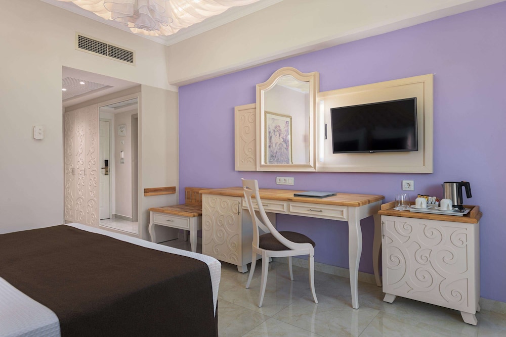 Deluxe Double or Twin Room, Sea View - Photo 1