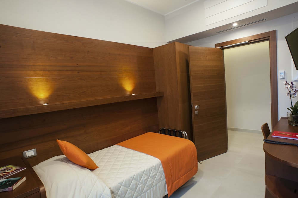 Single Room photo 2