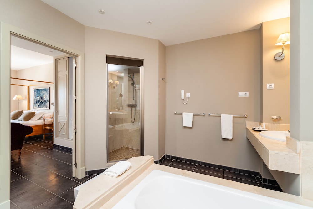 Grand Suite (Single Use) - Photo 2