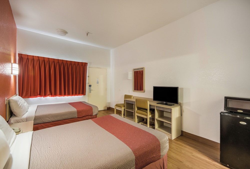 Room, 2 Double Beds, Smoking photo 3