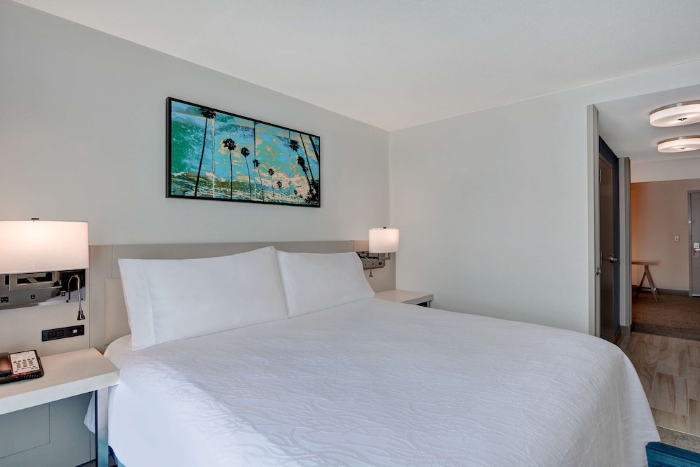 Junior Suite, One King Bed, Non-Smoking - Photo 2