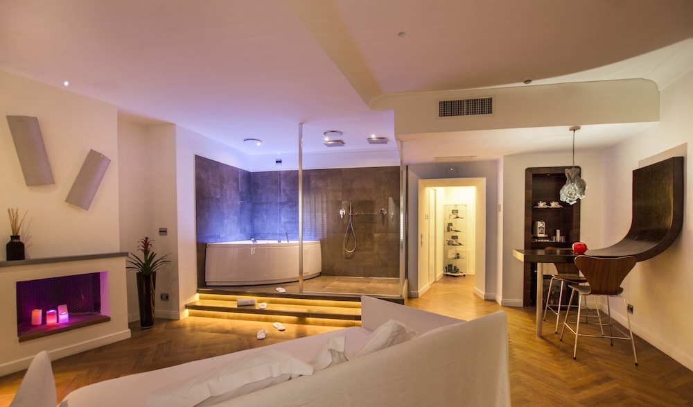 Royal Suite photo 2