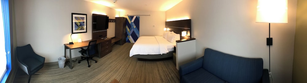 Standard Room, 1 King Bed, Accessible (Mobility, Transfer Shower) photo 1