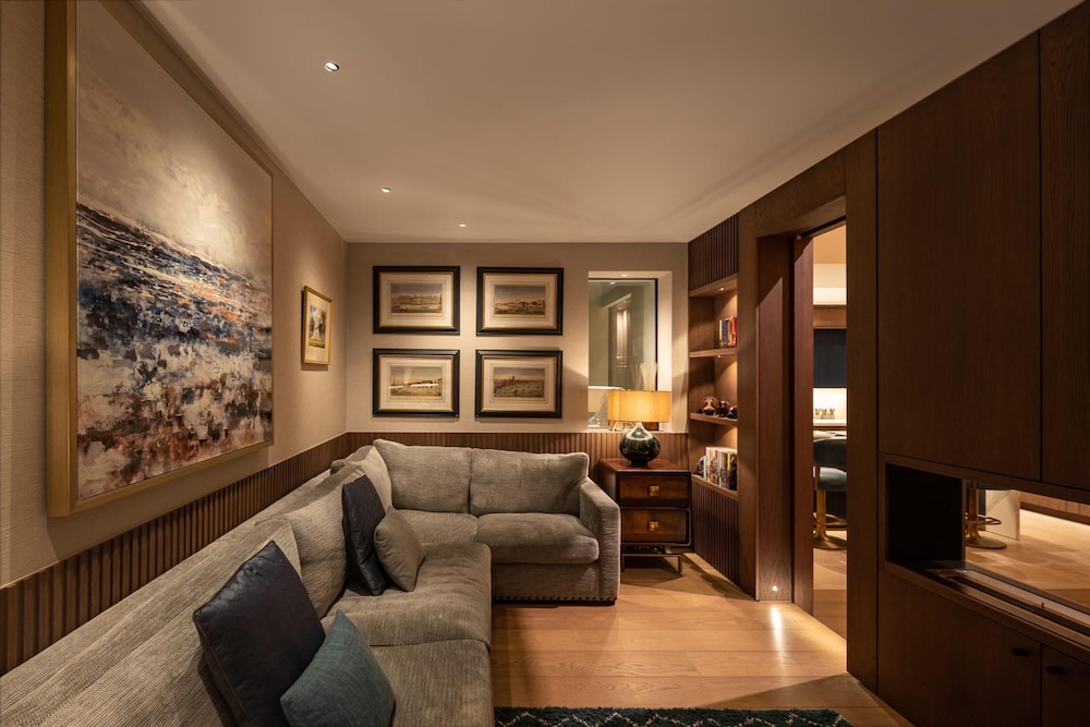 Stunning 5 bed Fulham Home w Indoor Pool Sauna and Private Garden, Photo 75