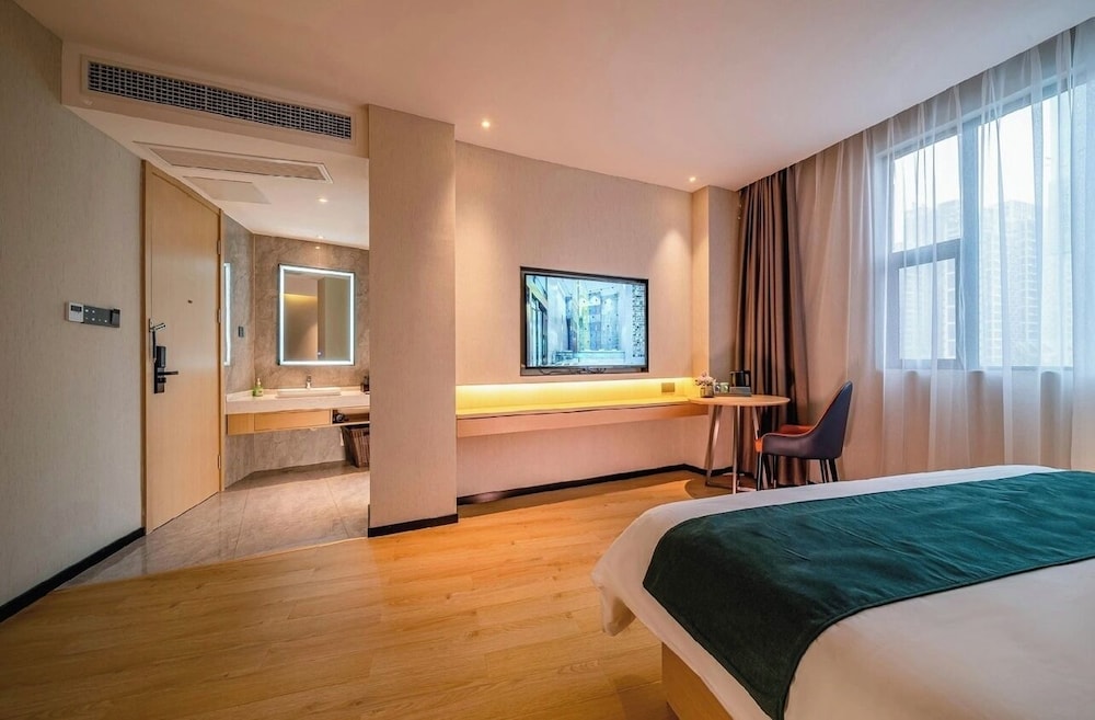Premier Room, 1 King Bed, Park View photo 3