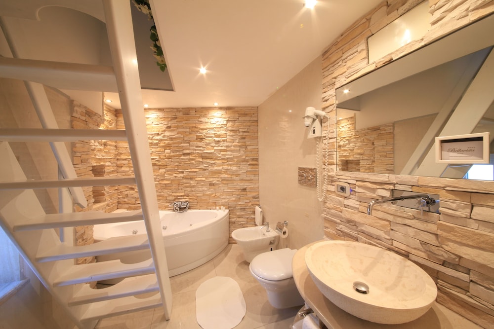 Queen Suite Sea View with Jacuzzi photo 2