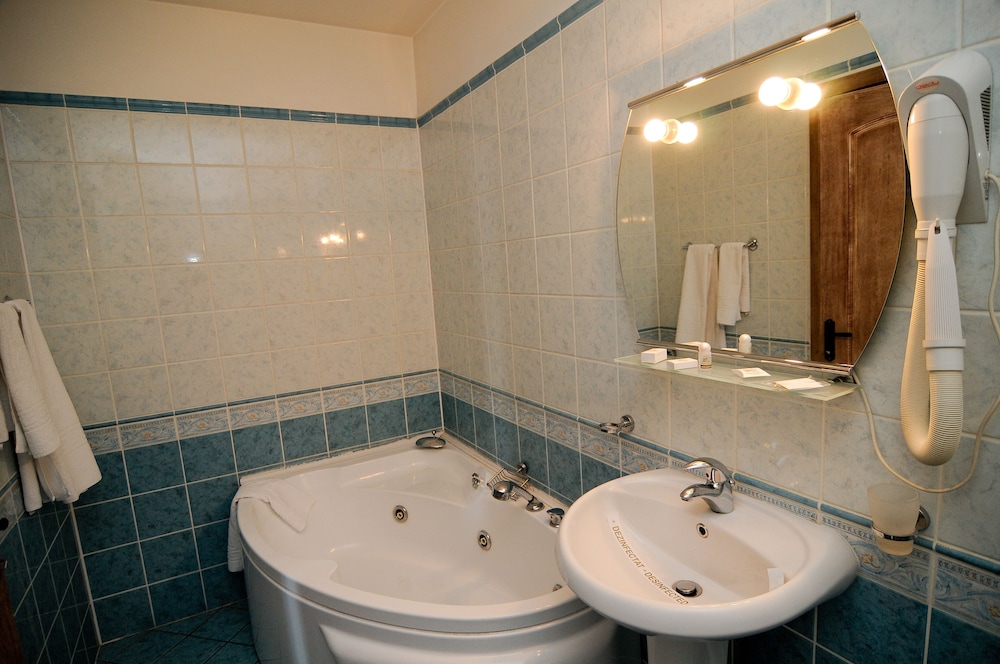 Deluxe Studio Suite, 2 Bedrooms, Balcony, Courtyard View photo 3