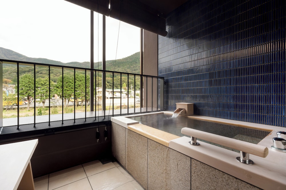 Standard Room, 2 Twin Beds, River View (Private Hot Spring) - Photo 4